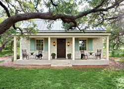 charming-texas-farmhouse-curb-appeal-southern-living_224295.jpg