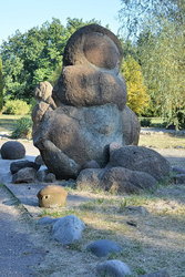 Камни в парке (2).JPG