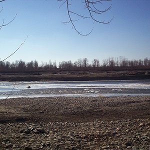 вид на реку Белую и противоположный берег у г. Белореченска, январь 2008.JPG
