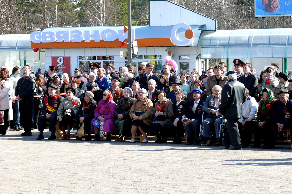 Ветераны во время празднования 9 мая 2008