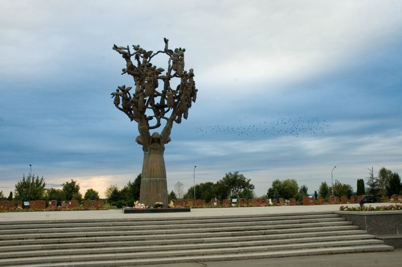 БЕСЛАН. Древо скорби, памятник на кладбище «Город ангелов»