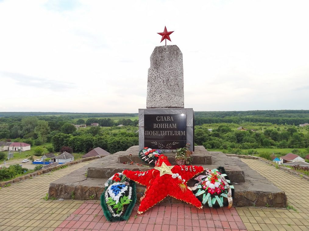 Мемориал в х. Ивановский (9)