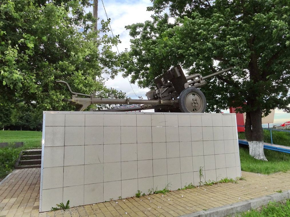 Мемориал в х. Ивановский (11)