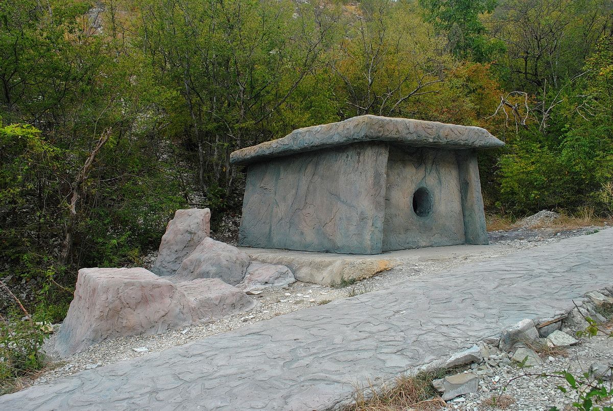 дольмены Геленджика (2)
